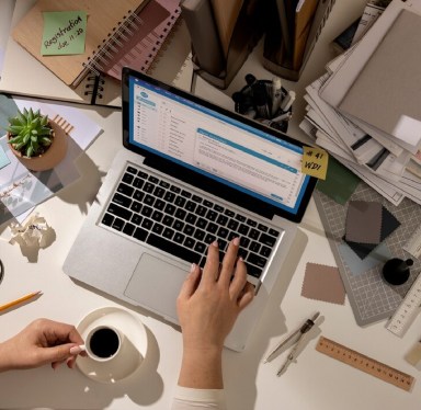 Invloed Van De Sector Op De Frequentie Van Een Website Redesign